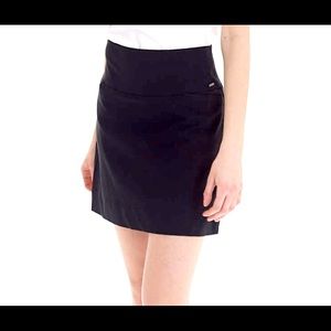NWOT Black Skort